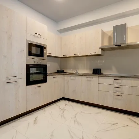 Location 2 Bedroom With Terrace