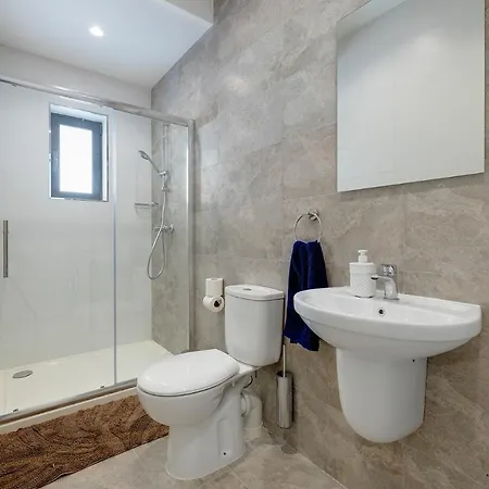 Location 2 Bedroom With Terrace Daire