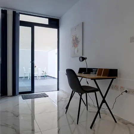 Location 2 Bedroom With Terrace Apartment Sliema