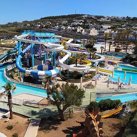 Location 2 Bedroom With Terrace דירה *