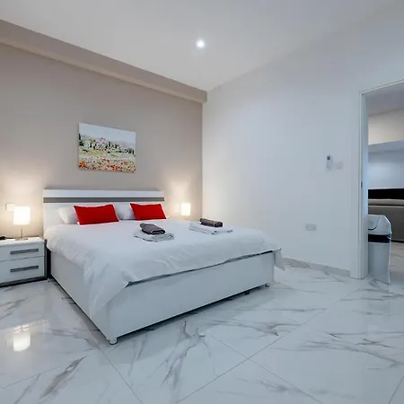 Location 2 Bedroom With Terrace شقة سليمة