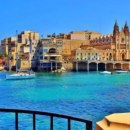 Location 2 Bedroom With Terrace Apartamento