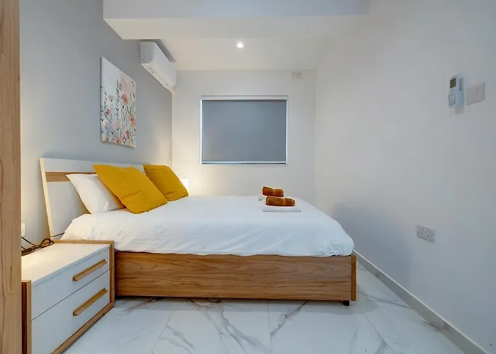 アパート Location 2 Bedroom With Terrace スリーマ