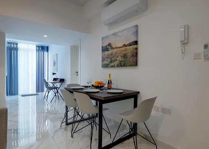 アパート Location 2 Bedroom With Terrace スリーマ