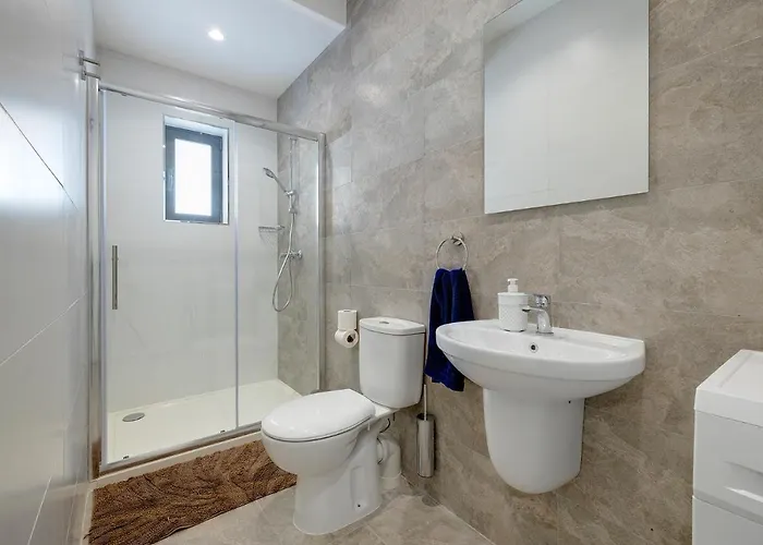 Location 2 Bedroom With Terrace アパート