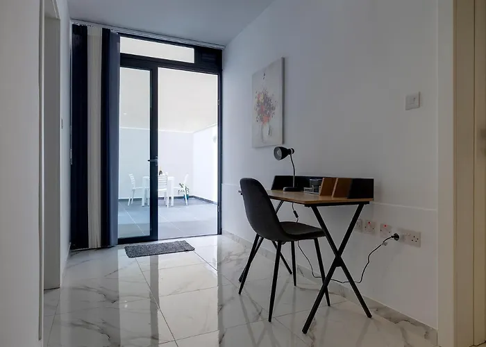 Location 2 Bedroom With Terrace アパート スリーマ