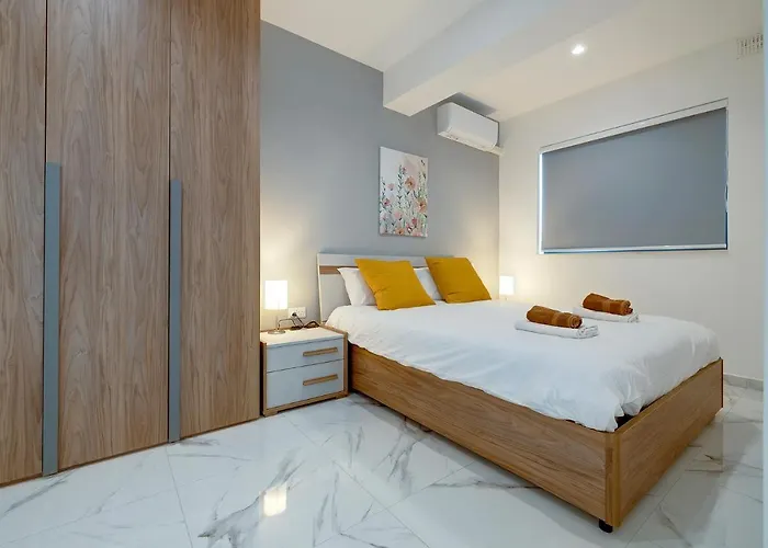 Location 2 Bedroom With Terrace スリーマ