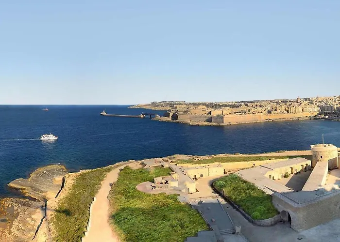 Location 2 Bedroom With Terrace * スリーマ