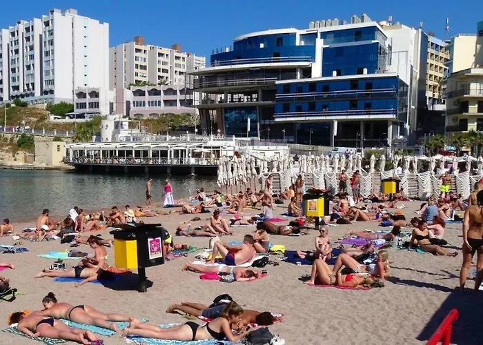 Location 2 Bedroom With Terrace アパート スリーマ