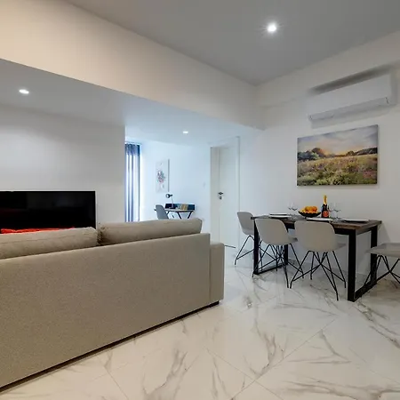 Location 2 Bedroom With Terrace